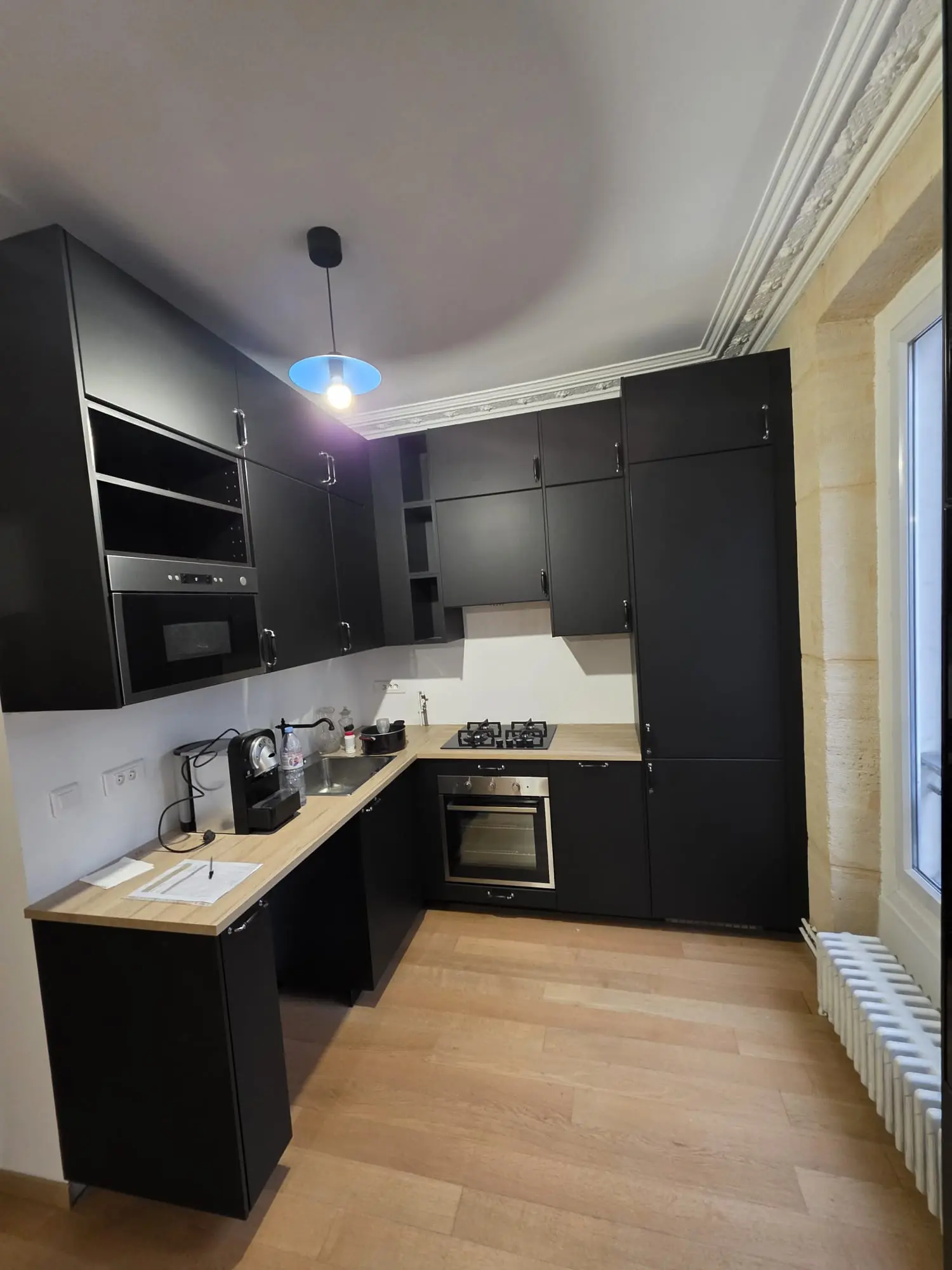 Cuisine noire sur mesure — Paris — appartement haussmannien