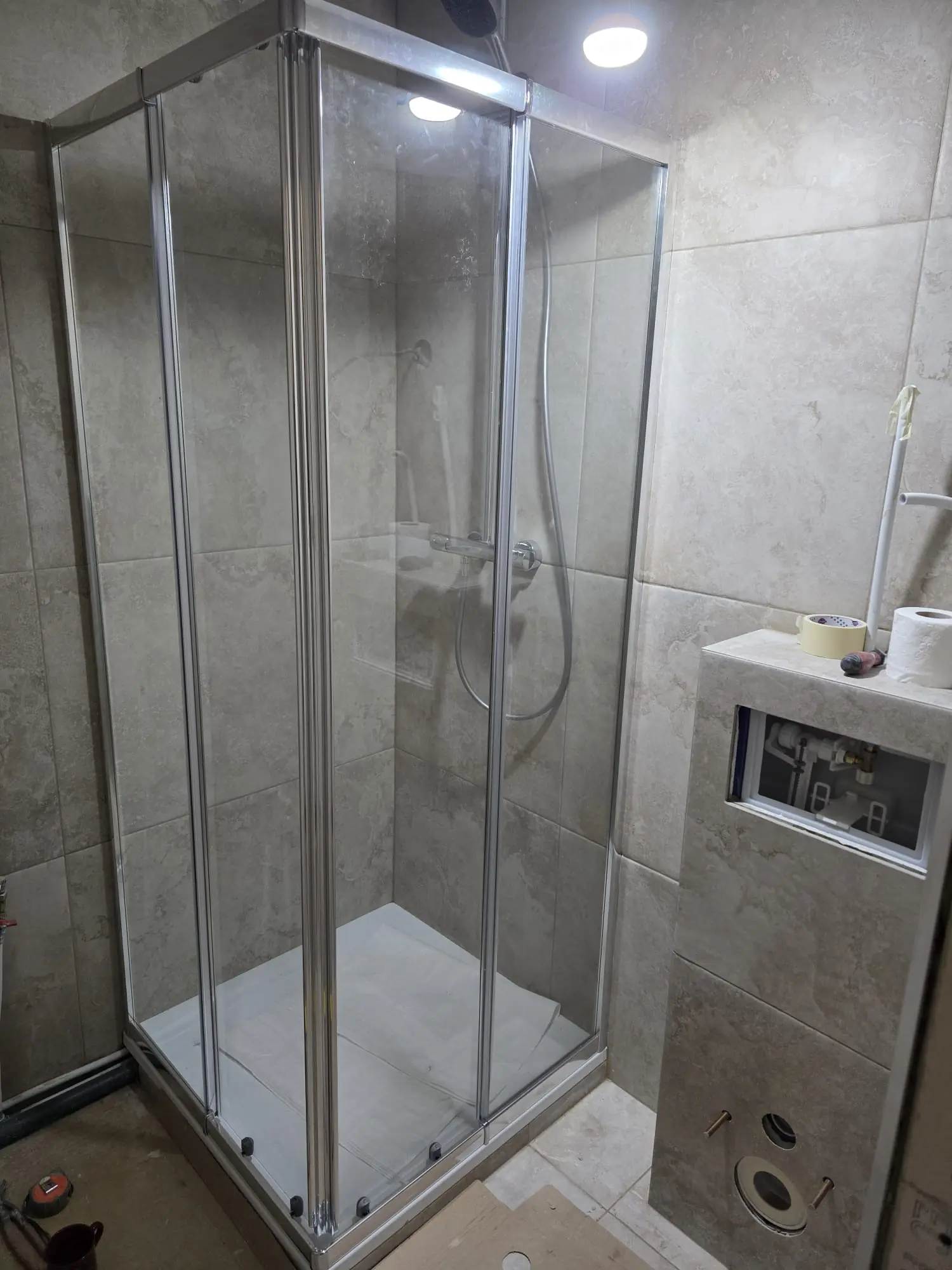 Salle d'eau avec cabine de douche — Paris — rénovation complète